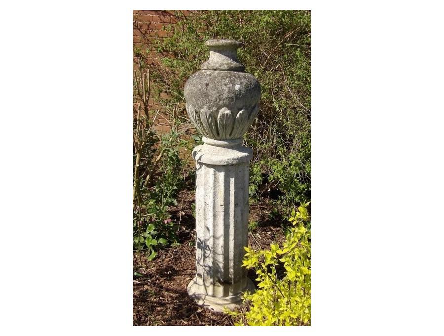 Side view of stone finial 