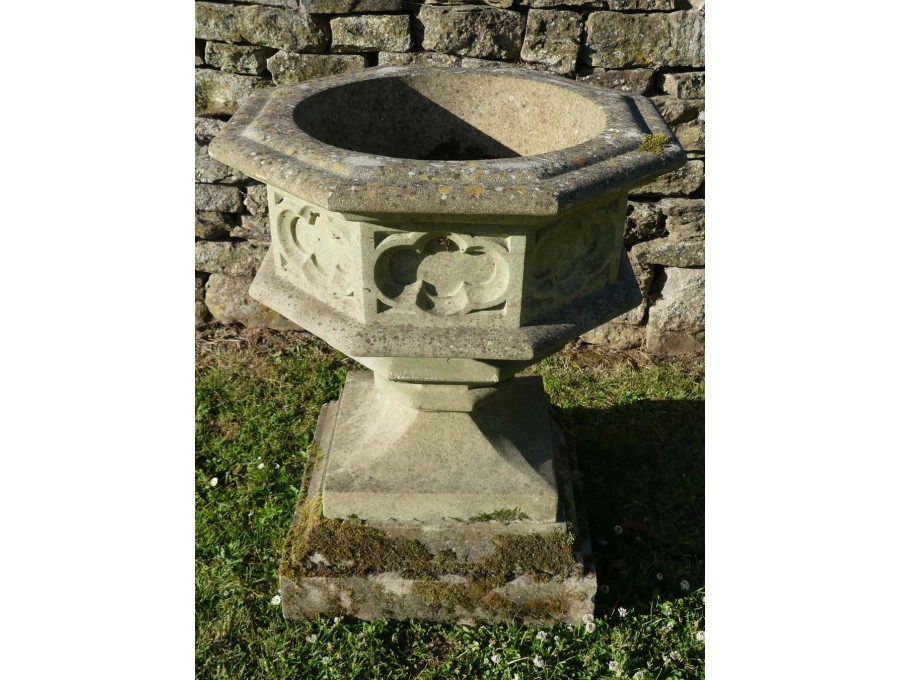 Gothic Font-like Urn