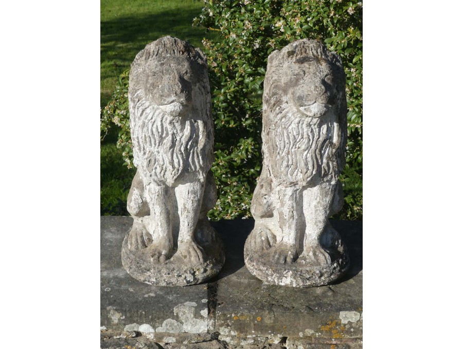 Weathered Garden Lions (Pair)
