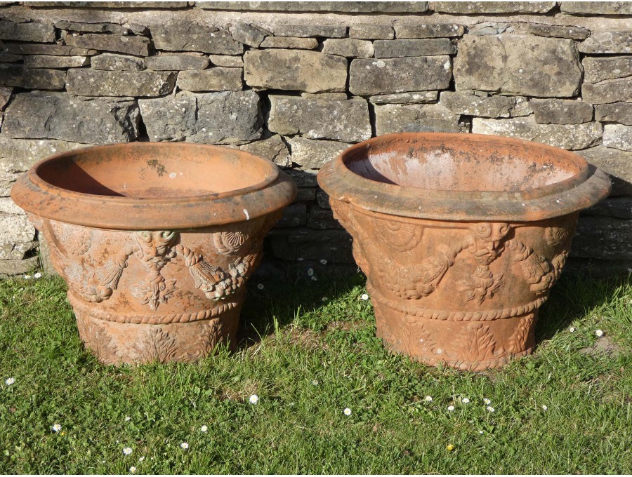 Weathered Whichford Italianate Planters (Pair)