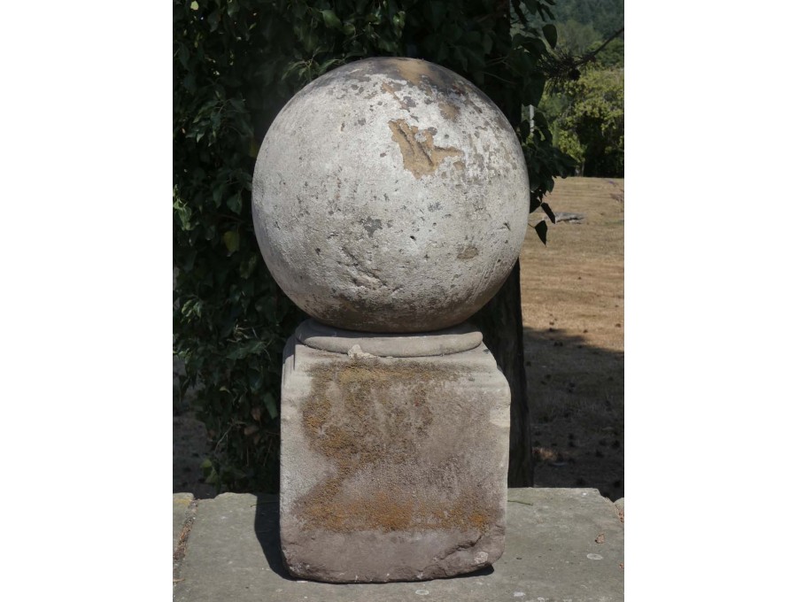 Single Sandstone Ball Finial