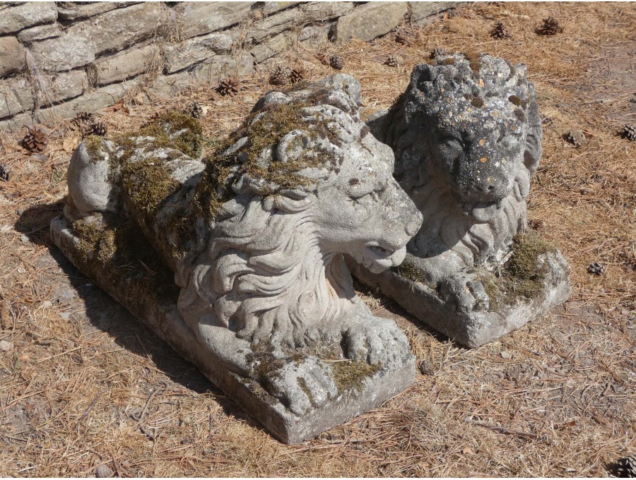 Weathered Garden Lions (pair)
